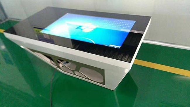 Android elettronico/Tabella LCD del gioco del touch screen di pubblicità del chiosco del computer del giocatore del tavolino da salotto touch screen di Windows