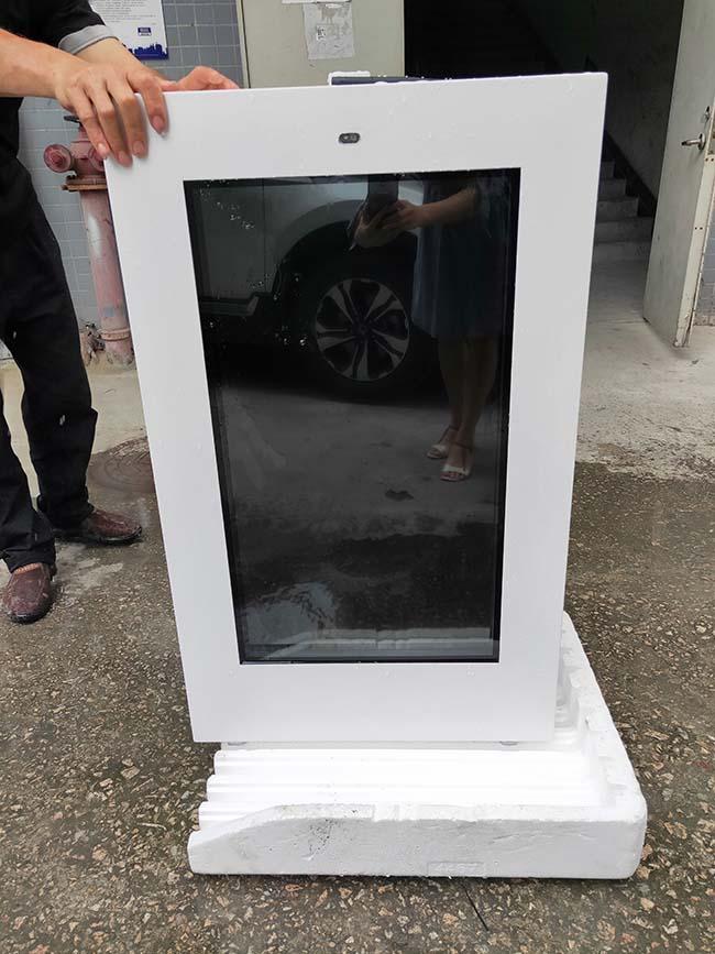 Chiosco LCD a 32 pollici all'aperto del contrassegno di Digital dello schermo di pubblicità dell'esposizione dei cartelloni pubblicitari di Digital